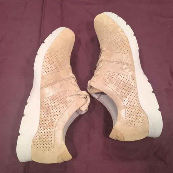 Dansko Alissa Gold Print Leather Sneakers Women's size 42 Euro (11.5-12 US)